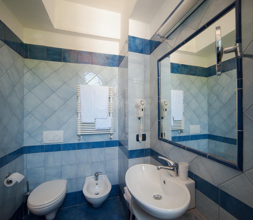 איסקיה Hotel Villa Hermosa מראה חיצוני תמונה