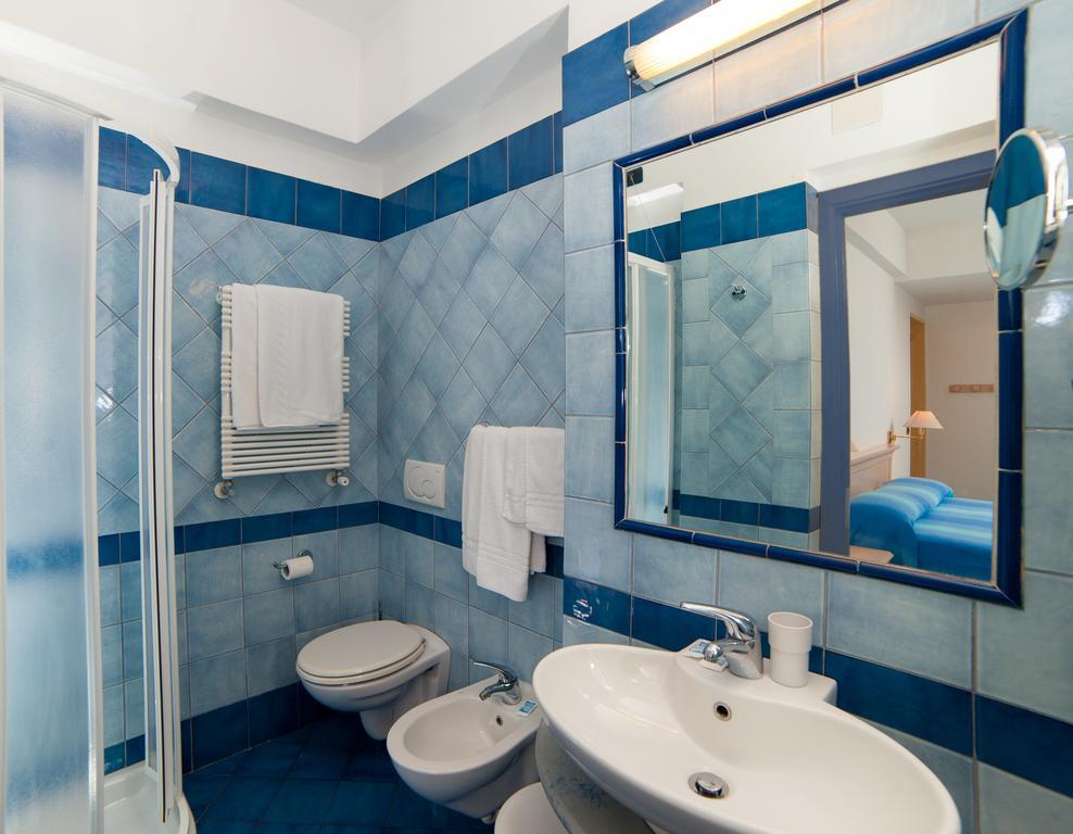 איסקיה Hotel Villa Hermosa מראה חיצוני תמונה