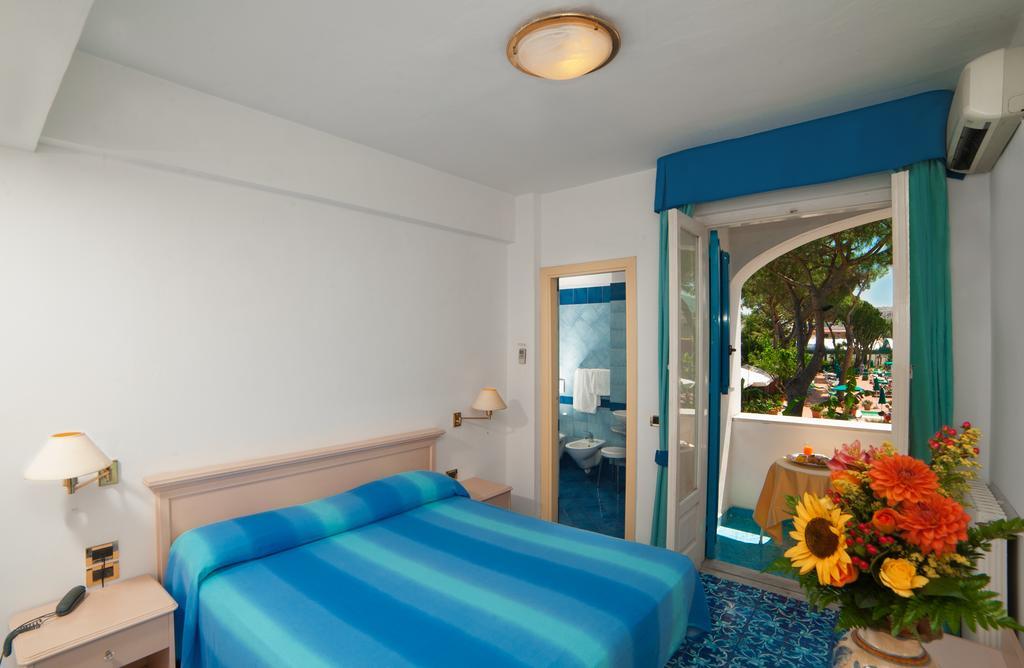 איסקיה Hotel Villa Hermosa מראה חיצוני תמונה