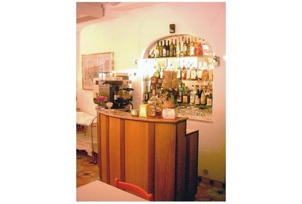 איסקיה Hotel Villa Hermosa מראה חיצוני תמונה