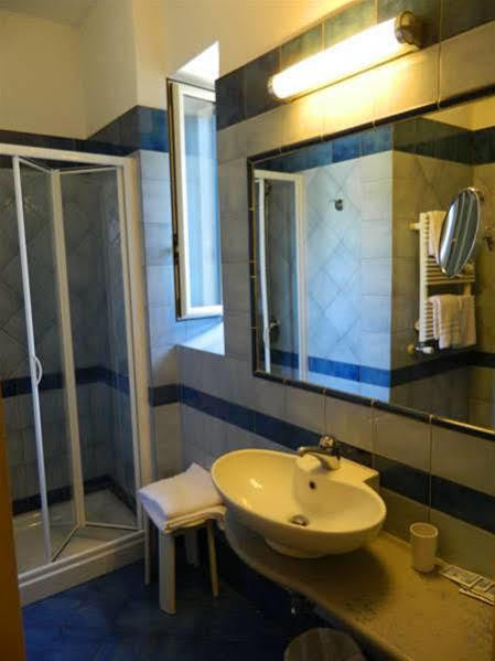 איסקיה Hotel Villa Hermosa מראה חיצוני תמונה